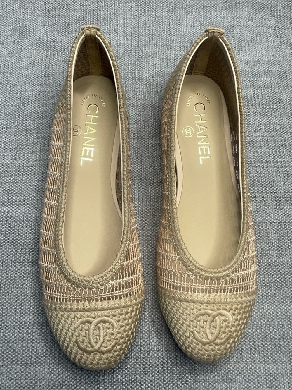 Rare Chanel Raffia Flats Women’s EU 36C
US 6